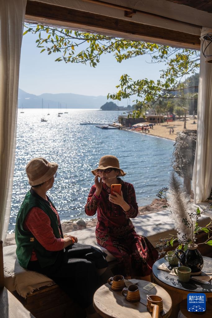 Hồ Phủ Tiên xanh biếc vào mùa đông