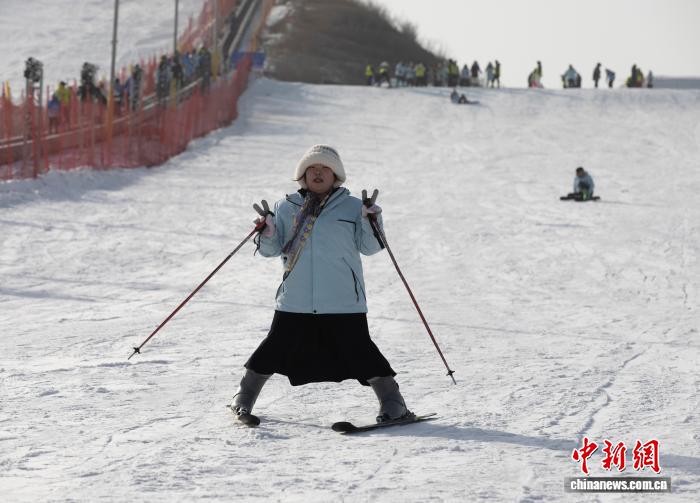 Người trẻ Đài Loan vui chơi cùng băng tuyết tại Ninh Hạ