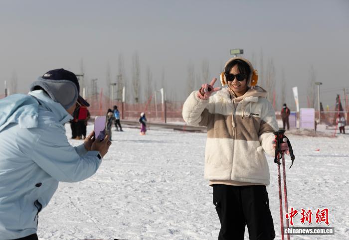 Người trẻ Đài Loan vui chơi cùng băng tuyết tại Ninh Hạ