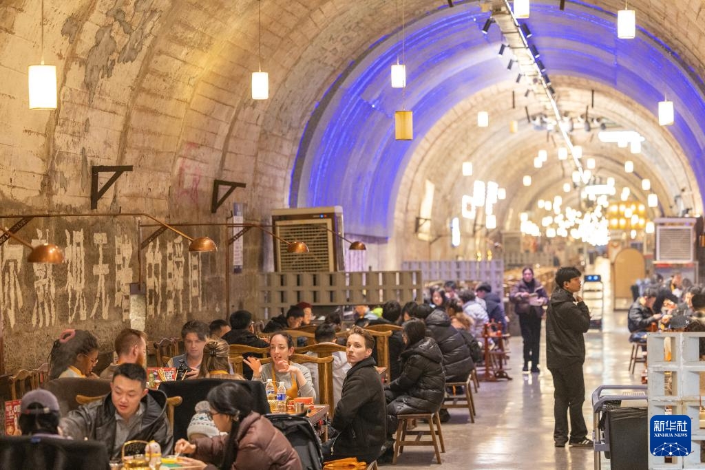 Lượng người xuất nhập cảnh Trung Quốc năm 2025 đạt mức cao kỷ lục