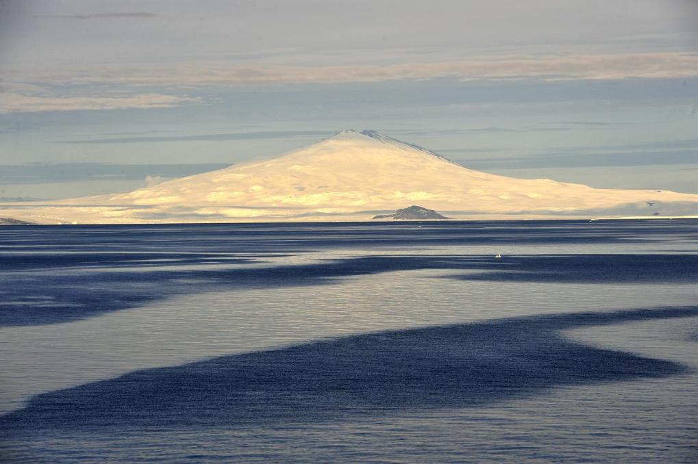 Nhà khoa học Trung Quốc thiết lập “hồ sơ nhận dạng” đầu tiên cho những “núi lửa dưới băng” ở Nam Cực
