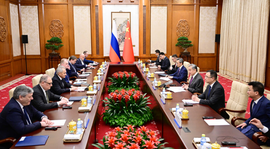 Bộ trưởng Ngoại giao Trung Quốc Vương Nghị và Thư ký Hội đồng An ninh Liên bang Nga Sergey Shoigu tiến hành đối thoại chiến lược