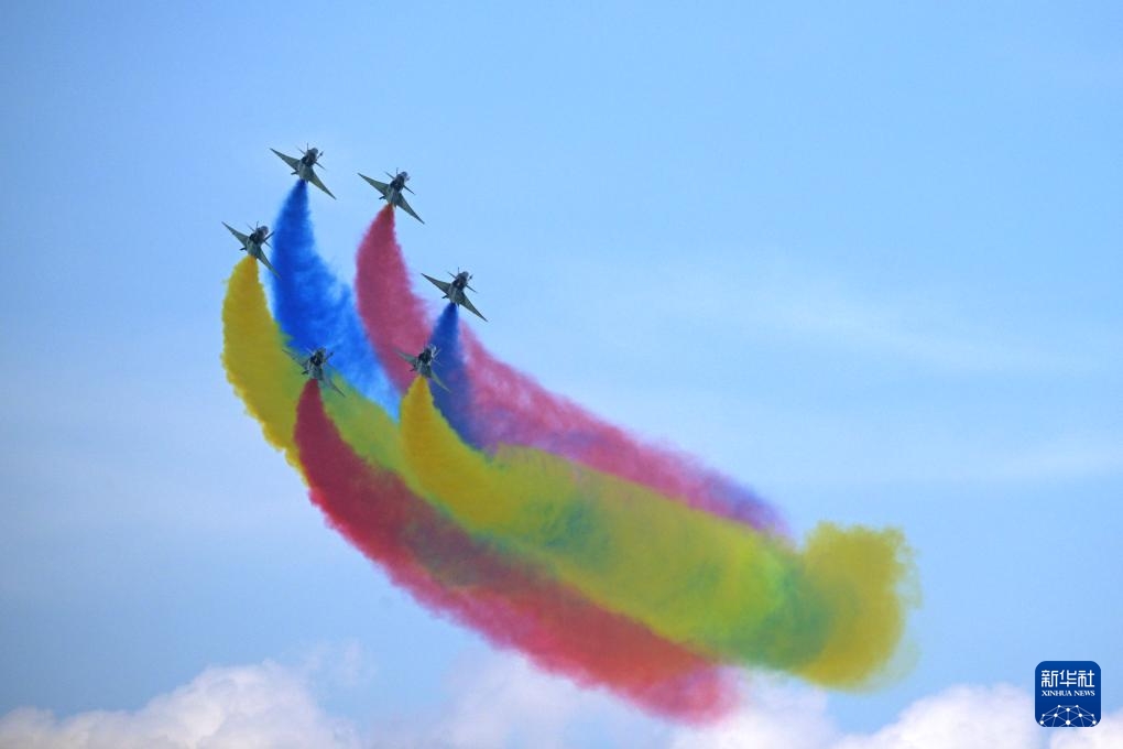 Đội bay “Bát Nhất” Trung Quốc biểu diễn tại Triển lãm Hàng không Singapore lần thứ 10