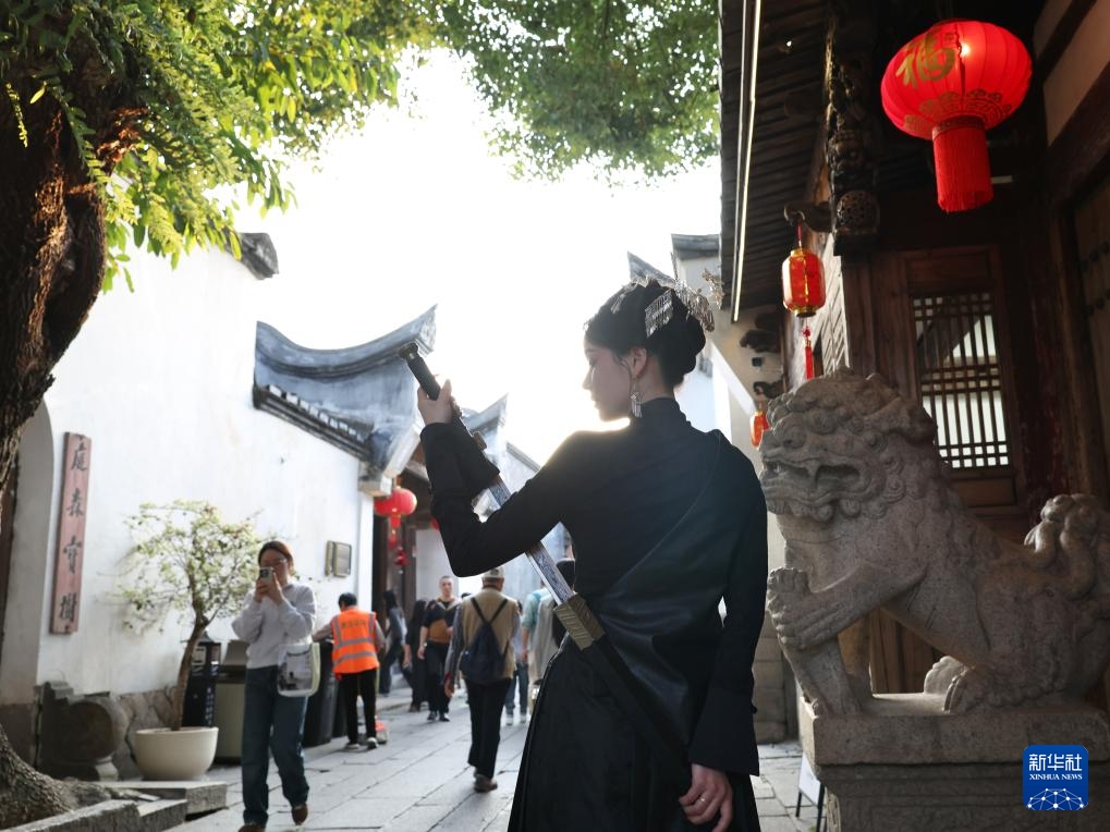 Phúc Châu: Du khách mặc cổ phục Trung Hoa đón Tết