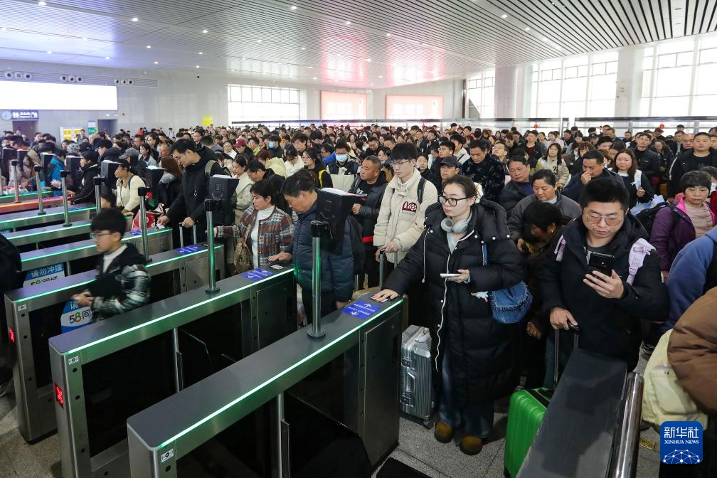 Đường sắt Trung Quốc phục vụ 121 triệu lượt hành khách trong Tết Nguyên đán