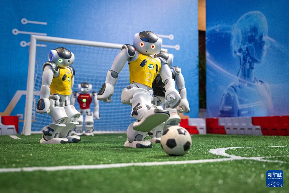 Nhiều mẫu eVTOL và robot hình người ra mắt tại Vũ Hán