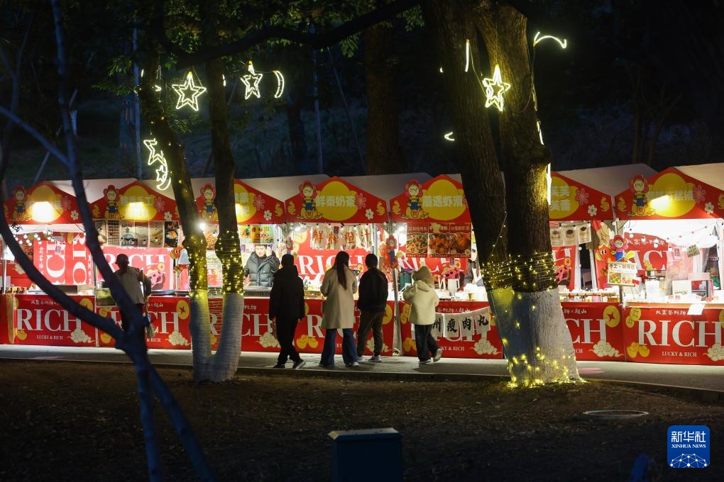 Ngắm “biển hoa mai” về đêm tại Hàng Châu