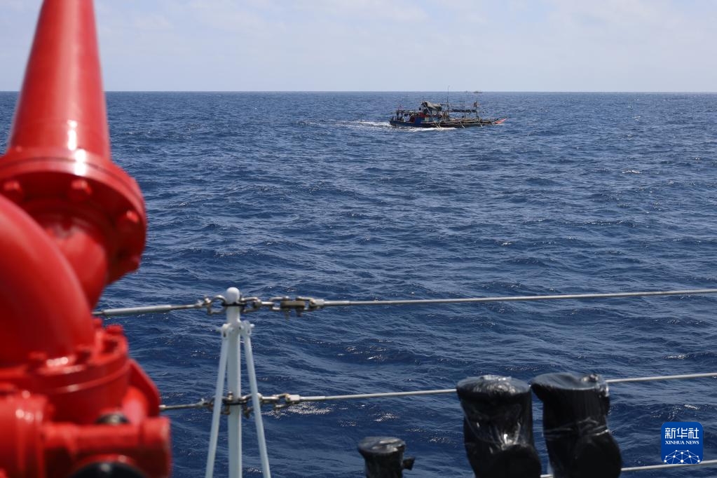 Tàu Philippines xâm phạm lãnh hải Trung Quốc, cảnh sát biển Trung Quốc tiến hành xua đuổi theo luật