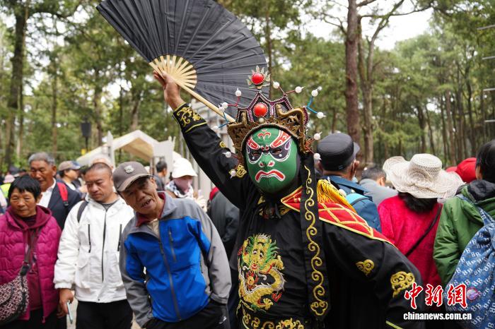 Côn Minh: Nô nức trẩy hội chùa Kim Điện ngày mùng 9 Tết