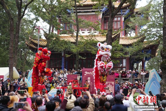 Côn Minh: Nô nức trẩy hội chùa Kim Điện ngày mùng 9 Tết