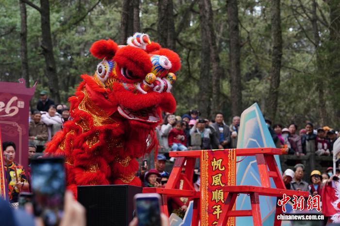 Côn Minh: Nô nức trẩy hội chùa Kim Điện ngày mùng 9 Tết