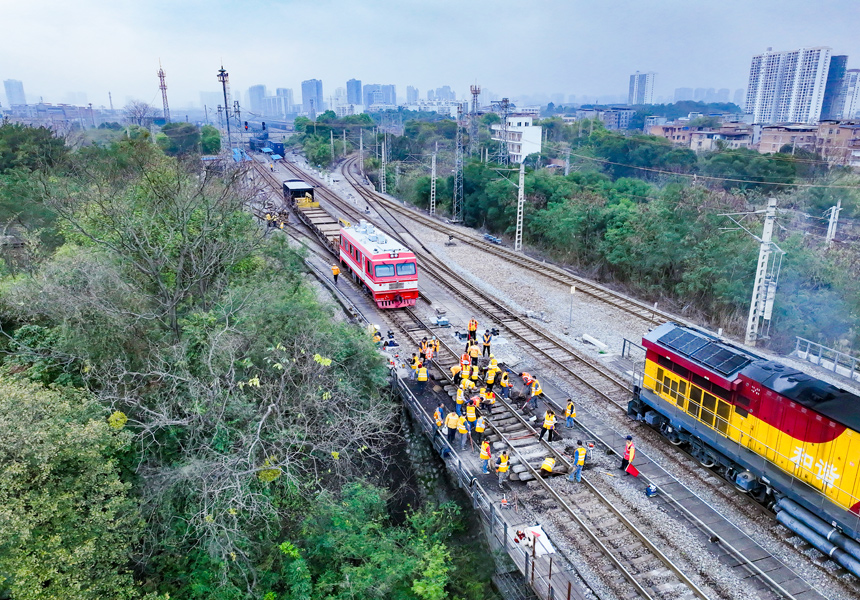 Đại tu ga đường sắt quan trọng của Hành lang thương mại đường bộ - đường biển mới miền Tây