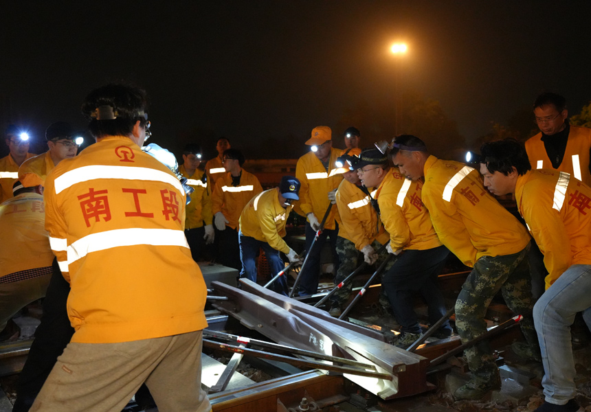 Đại tu ga đường sắt quan trọng của Hành lang thương mại đường bộ - đường biển mới miền Tây