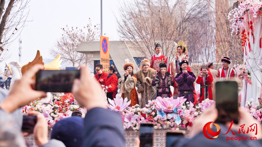 Diễu hành Shehuo mừng năm mới diễn ra sôi động tại Urumqi