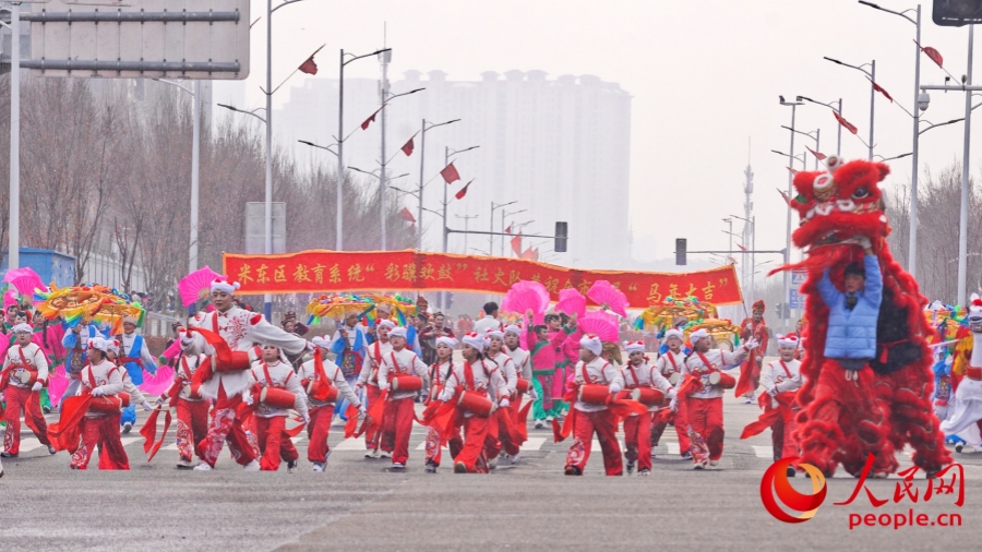 Diễu hành Shehuo mừng năm mới diễn ra sôi động tại Urumqi