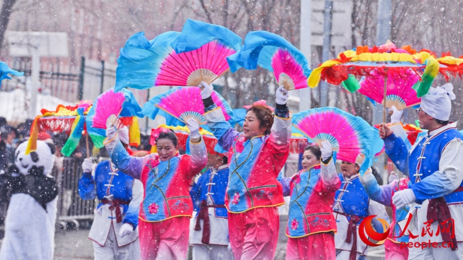 Diễu hành Shehuo mừng năm mới diễn ra sôi động tại Urumqi