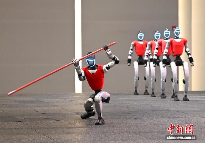 Robot hình người của Unitree Robotics trình diễn “thập bát ban võ nghệ”