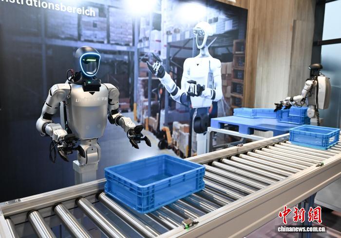 Robot hình người của Unitree Robotics trình diễn “thập bát ban võ nghệ”