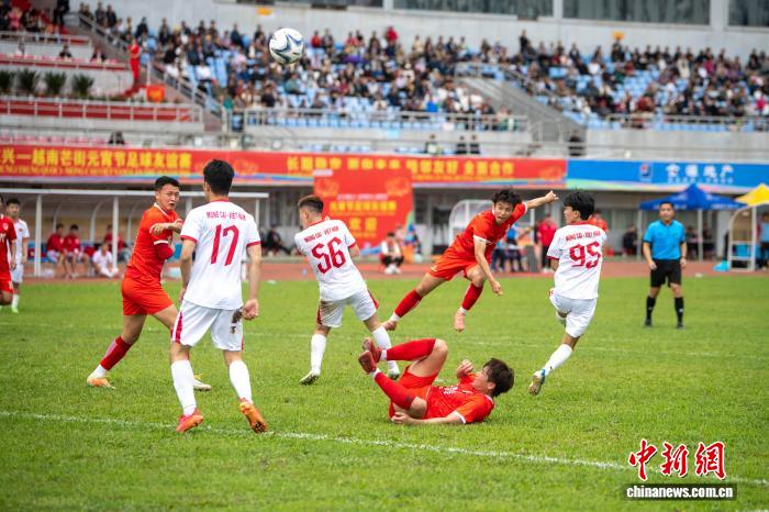 Giải bóng đá hữu nghị Tết Nguyên Tiêu: hơn 30 năm vun đắp tình hữu nghị Trung - Việt