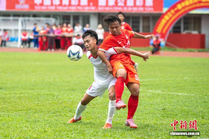 Ngày 3/3, Giải bóng đá hữu nghị Tết Nguyên Tiêu Đông Hưng (Trung Quốc) - Móng Cái (Việt Nam) được tổ chức tại Sân vận động thành phố Đông Hưng. Ảnh: Trạch Lý Cường