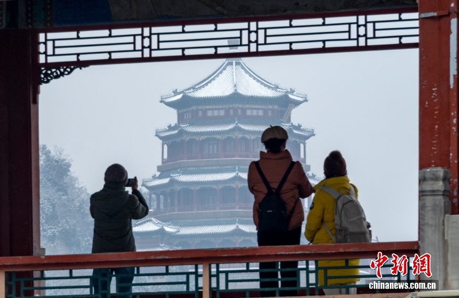 Di Hòa Viên trong tuyết thu hút du khách