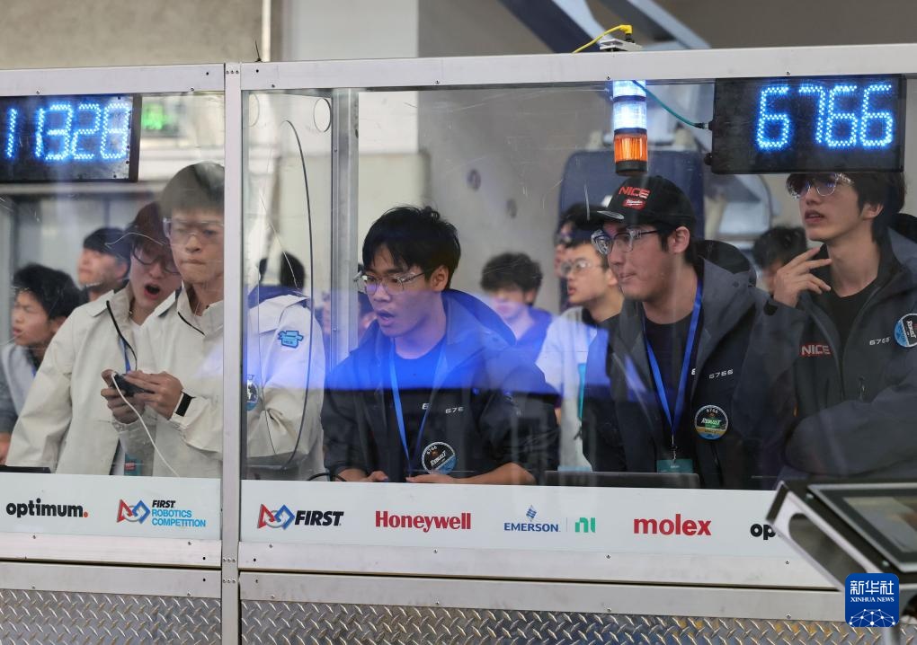 Thanh thiếu niên Trung Quốc và quốc tế tranh tài sáng chế robot tại Thượng Hải