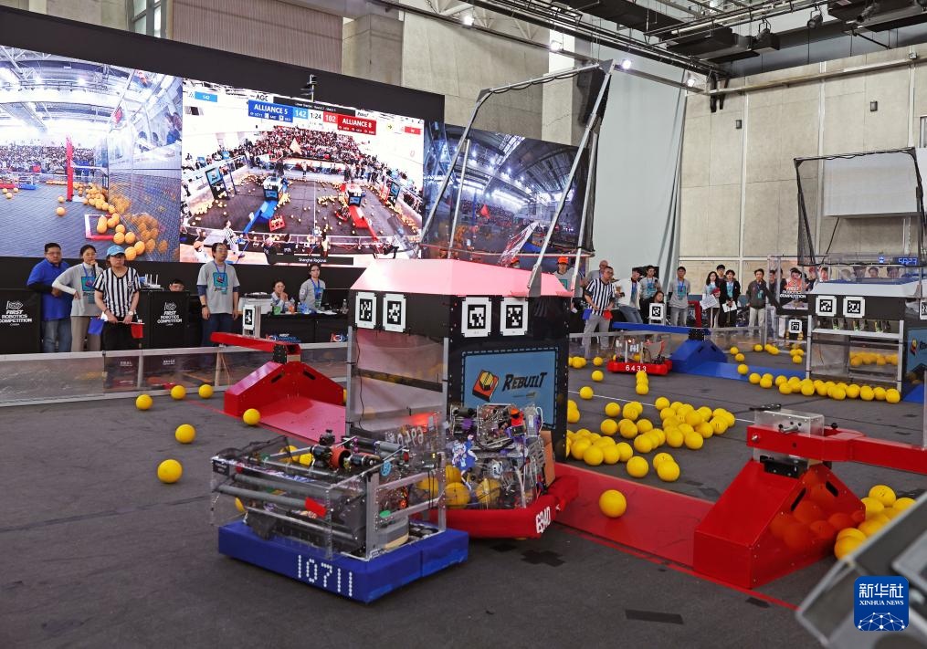 Thanh thiếu niên Trung Quốc và quốc tế tranh tài sáng chế robot tại Thượng Hải