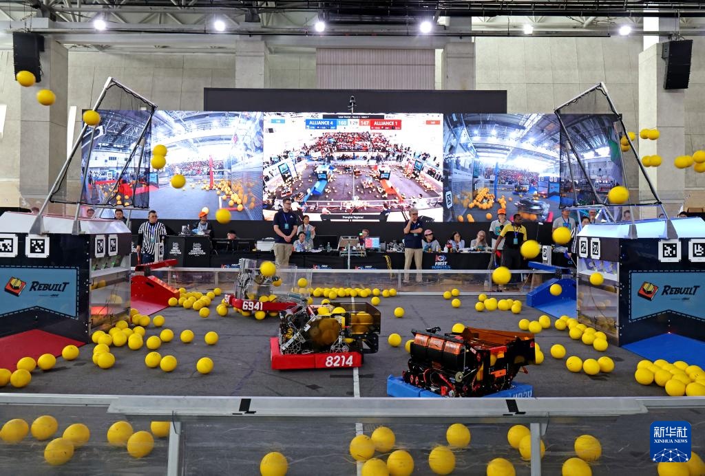 Thanh thiếu niên Trung Quốc và quốc tế tranh tài sáng chế robot tại Thượng Hải