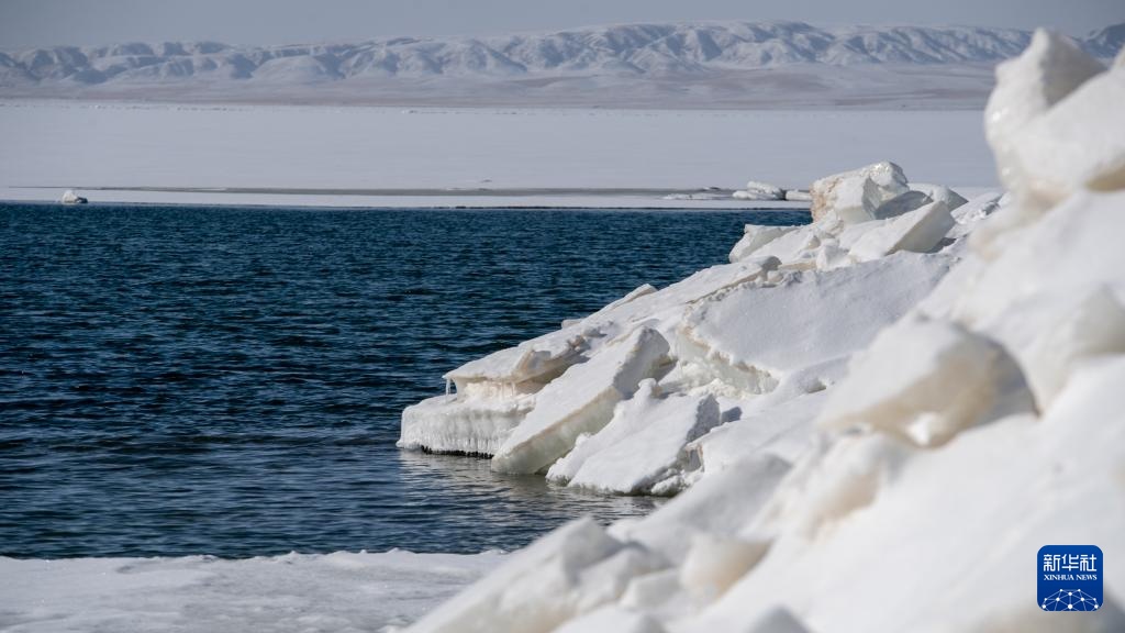 Mùa xuân trên Hồ Thanh Hải