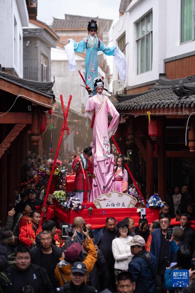 Diễu hành, biểu diễn “Kịch trên không” – Di sản văn hóa phi vật thể của Trung Quốc