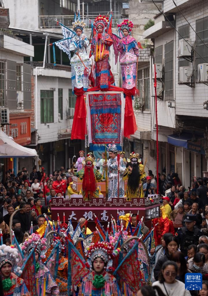 Diễu hành, biểu diễn “Kịch trên không” – Di sản văn hóa phi vật thể của Trung Quốc
