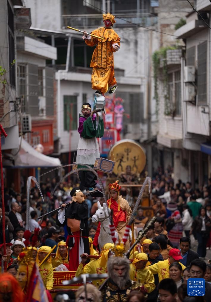 Diễu hành, biểu diễn “Kịch trên không” – Di sản văn hóa phi vật thể của Trung Quốc