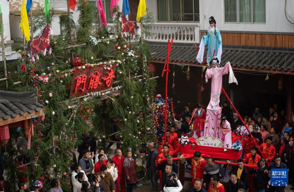 Diễu hành, biểu diễn “Kịch trên không” – Di sản văn hóa phi vật thể của Trung Quốc