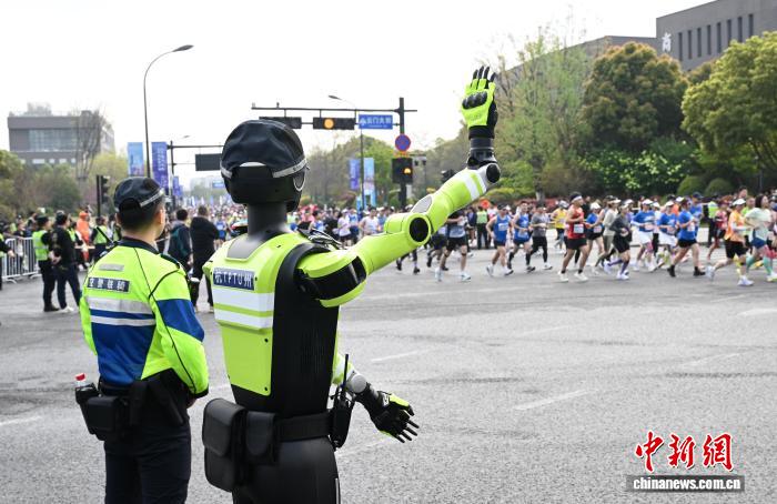 “Công nghệ cao” bảo đảm an toàn cho giải marathon đô thị tại Hàng Châu