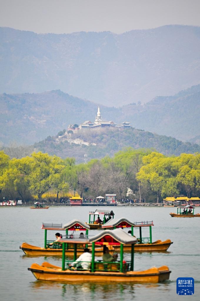 Du xuân tại Di Hòa Viên