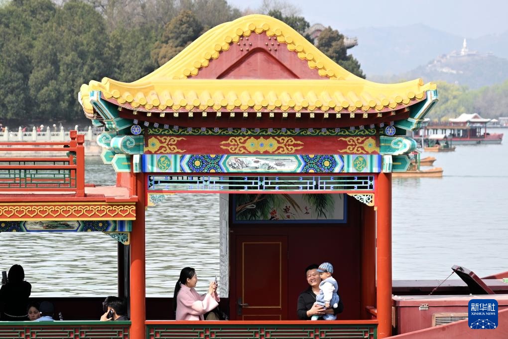 Du xuân tại Di Hòa Viên