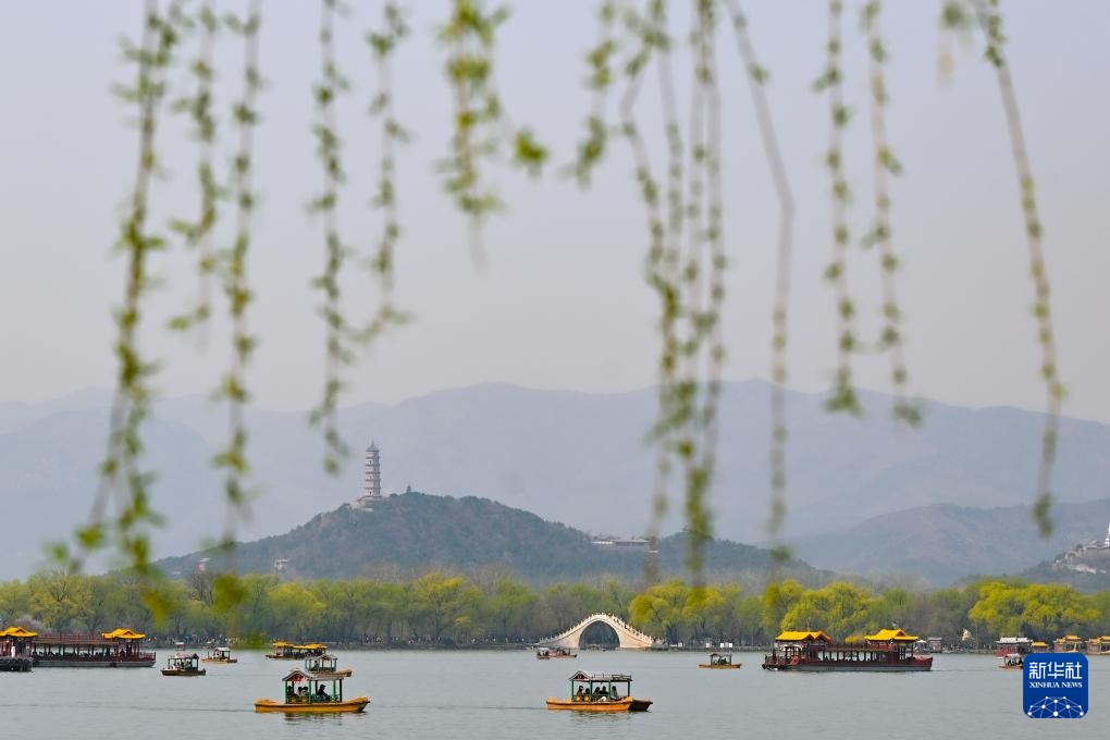 Du xuân tại Di Hòa Viên