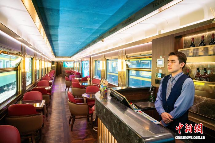 Tân Cương: Tàu du lịch “Tân Đông Phương Express” chuẩn bị lăn bánh lần đầu