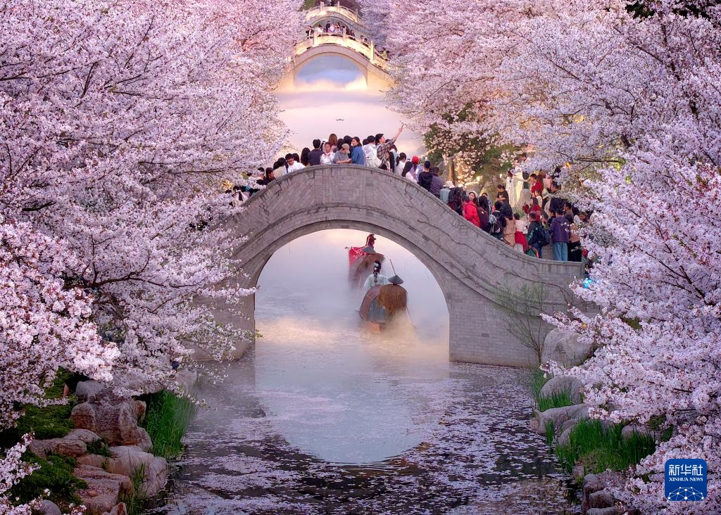 Trung Quốc: “Kinh tế mùa xuân” sôi động trong kỳ nghỉ Tết Thanh Minh