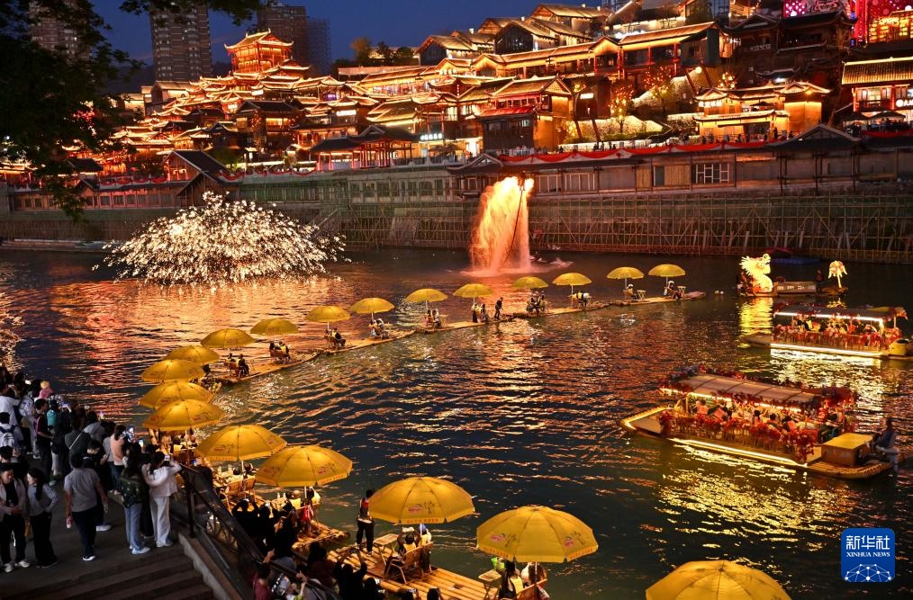 Trung Quốc: “Kinh tế mùa xuân” sôi động trong kỳ nghỉ Tết Thanh Minh