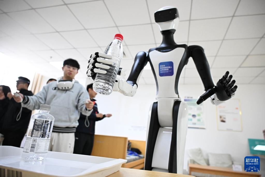 Thanh Đảo: Trung tâm huấn luyện chuyên biệt giúp robot chăm sóc sức khỏe AI sớm đi vào đời sống