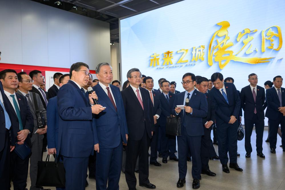 Sáng này 14/4, trong khuôn khổ chuyến thăm cấp Nhà nước đến Trung Quốc, Tổng Bí thư, Chủ tịch nước Việt Nam Tô Lâm khảo sát tại Khu khởi động của Khu mới Hùng An, tỉnh Hà Bắc, Trung Quốc. Ảnh: Kim Lương Khoái - Phóng viên Tân Hoa xã