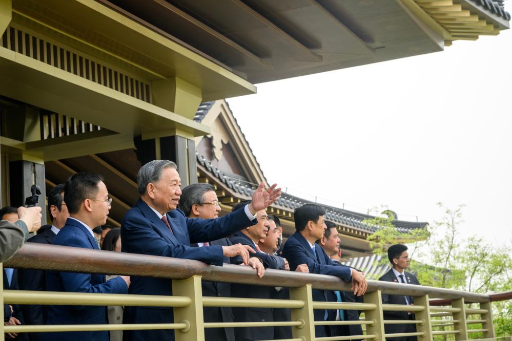 Sáng này 14/4, trong khuôn khổ chuyến thăm cấp Nhà nước đến Trung Quốc, Tổng Bí thư, Chủ tịch nước Việt Nam Tô Lâm khảo sát tại Khu mới Hùng An, tỉnh Hà Bắc, Trung Quốc. Ảnh: Kim Lương Khoái - Phóng viên Tân Hoa xã