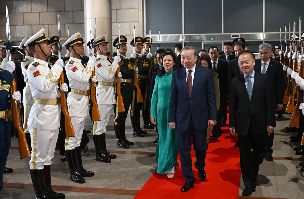 Tổng Bí thư, Chủ tịch nước Việt Nam Tô Lâm đi tàu cao tốc đến Quảng Tây, tiếp tục chuyến thăm Trung Quốc