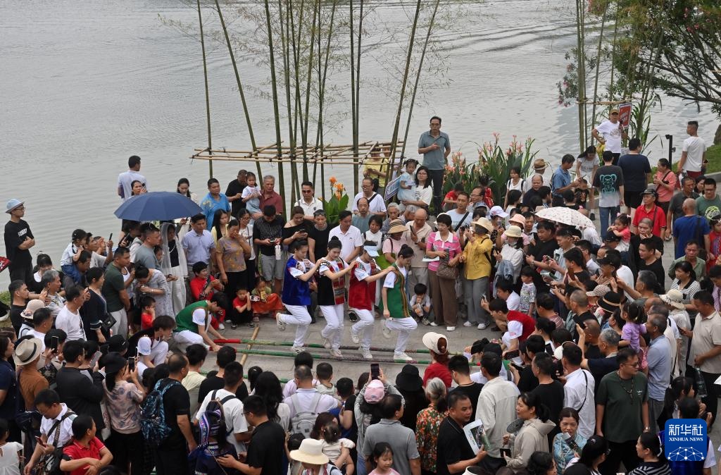 Rộn ràng lễ hội “Mùng 3 tháng 3” tại Trung Quốc