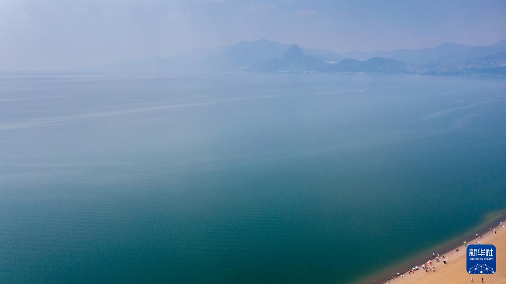 Hồ Phủ Tiên mùa xuân thu hút du khách