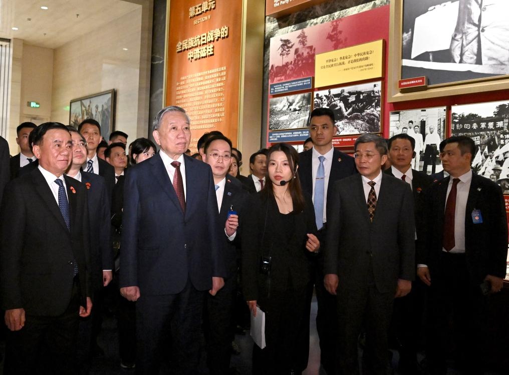 Ngày 15/4, Tổng Bí thư, Chủ tịch nước Việt Nam Tô Lâm tham quan Bảo tàng Lịch sử Đảng Cộng sản Trung Quốc. (Ảnh: Tân Hoa xã)