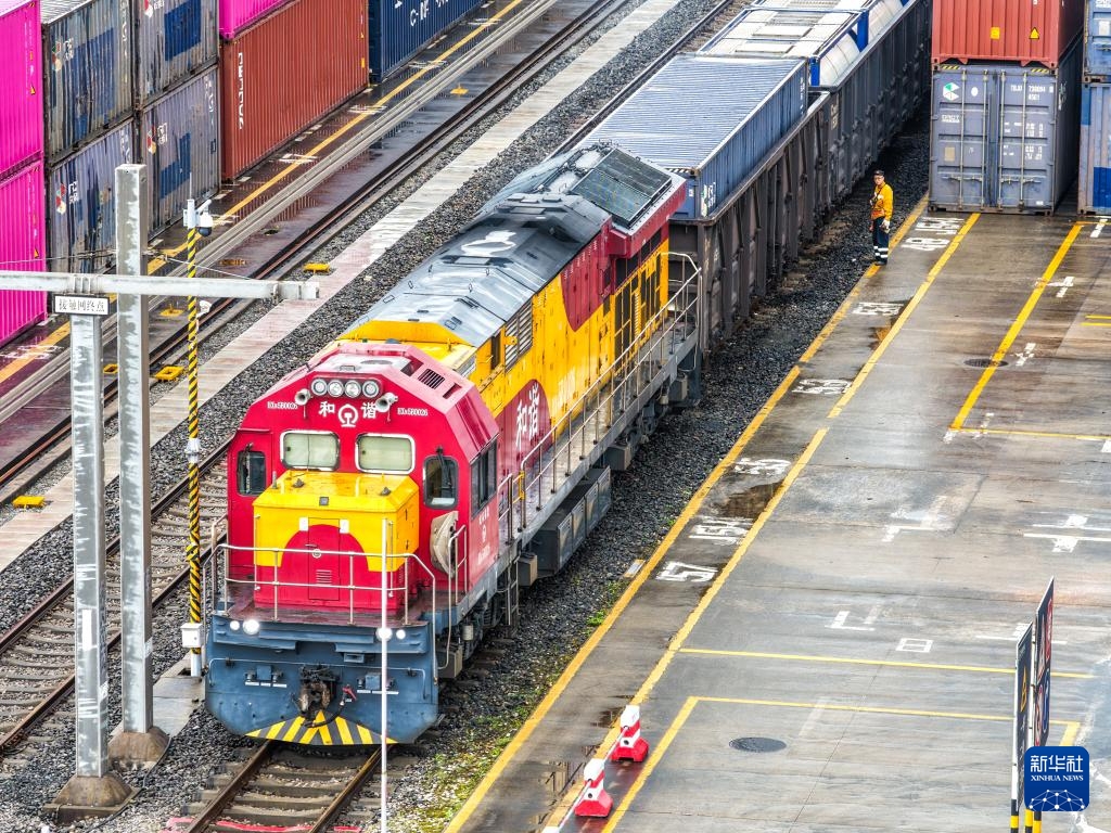 Lượng hàng hóa vận chuyển Quý I qua Hành lang thương mại đường bộ - đường biển mới miền Tây tại Trùng Khánh tăng hơn 30%