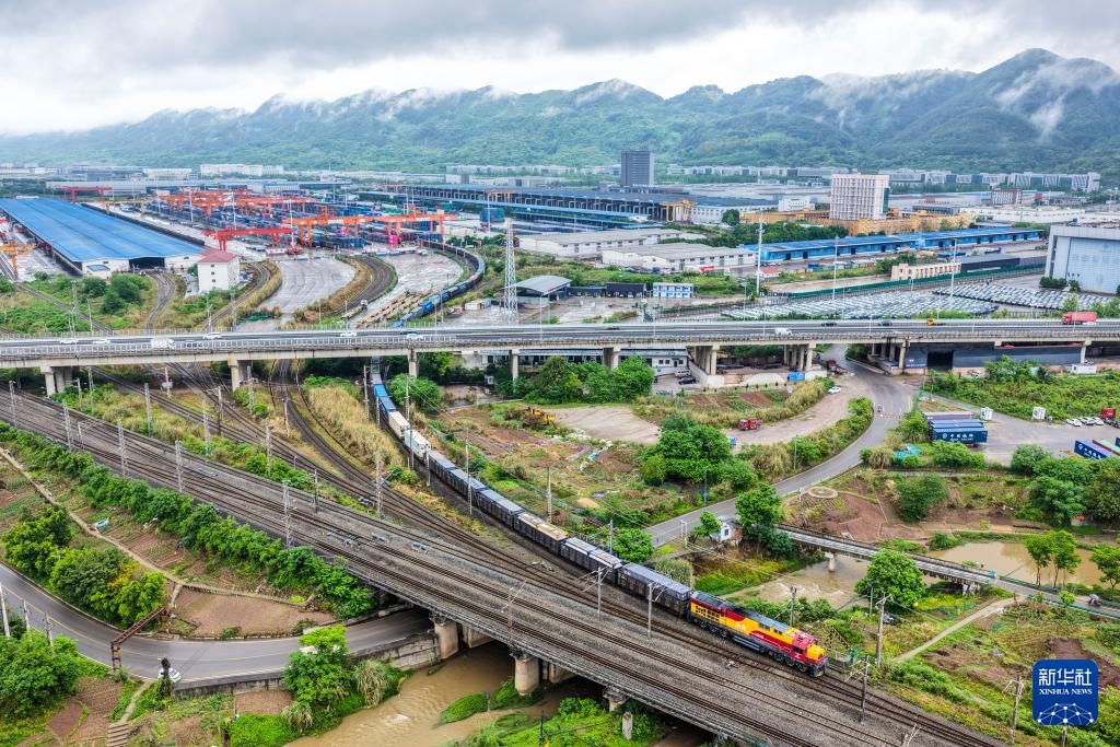 Lượng hàng hóa vận chuyển Quý I qua Hành lang thương mại đường bộ - đường biển mới miền Tây tại Trùng Khánh tăng hơn 30%