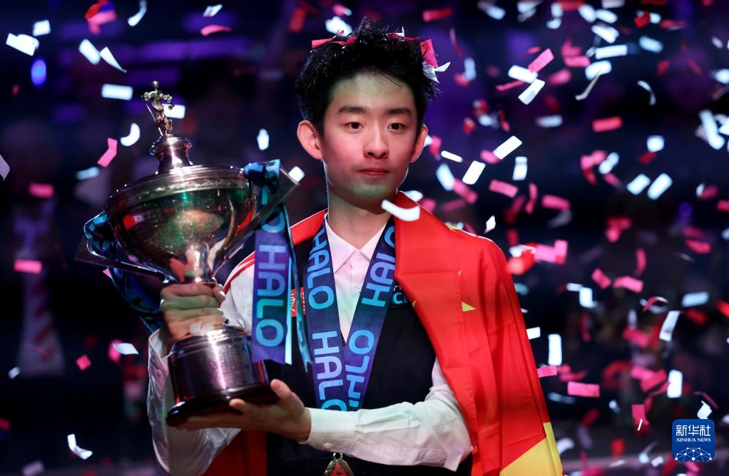 Cơ thủ Trung Quốc 22 tuổi vô địch snooker thế giới